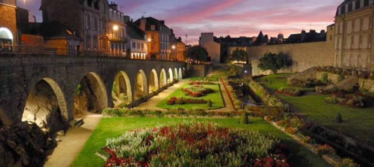 Kyriad Prestige Vannes Centre-Palais Des Arts Esterno foto